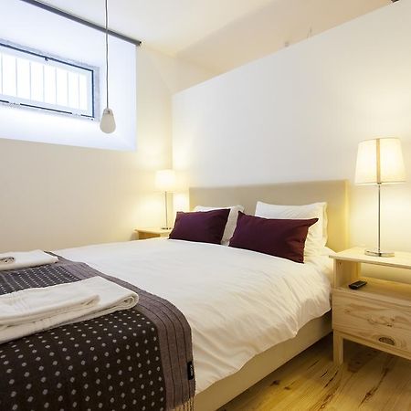 ליסבון Joivy Cosy 1-Bed Flat With Workspace In Santa Catarina, Moments From Luis De Camoes Sq חדר תמונה
