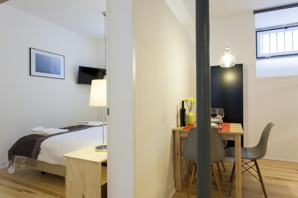 ליסבון Joivy Cosy 1-Bed Flat With Workspace In Santa Catarina, Moments From Luis De Camoes Sq חדר תמונה